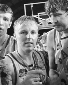 Aivar Kuusmaa medaliga pärast NSV Liidu meistritiitlit 1991
