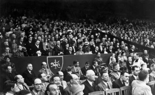 EM 1939 avatseremoonia täis Kaunase spordihallis